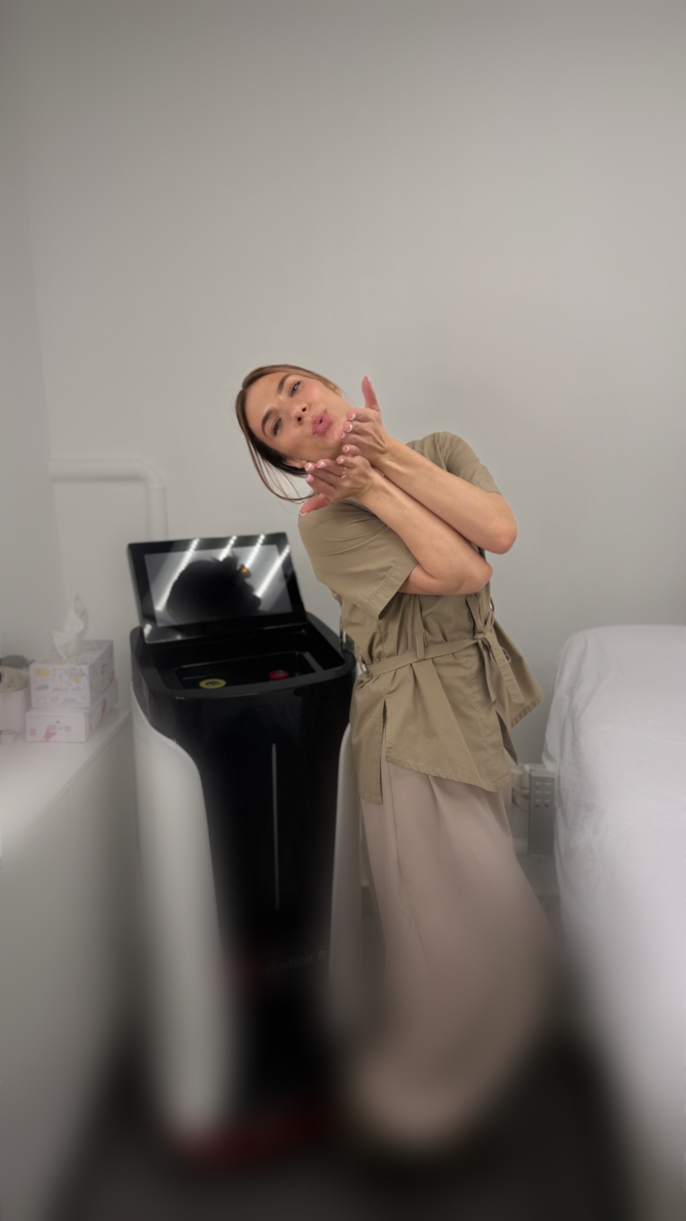Диана Васильева в кабинете NAKED studio